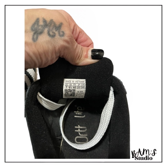 Classic Adidas Campus Sneakers in Black Suede with white 3-stripes Size 7 - Picture 6 of 7